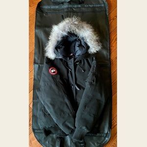 Canada Goose Chilliwack bomber size Medium just dry cleaned and repaired at CG